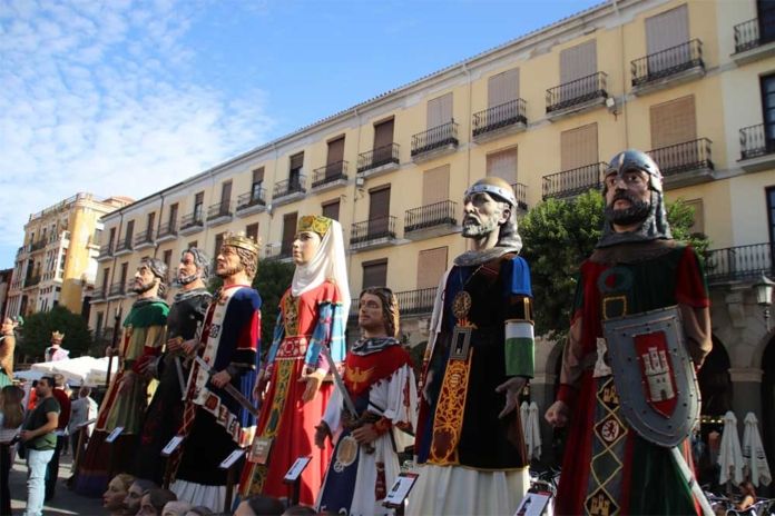 GIGANTES Y CABEZUDDOS