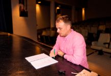 El dramaturgo zamorano Noé Vicente publicará ‘Bajo las raíces de la viña’ dentro de la colección 9 d’Octubre