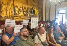 La Policía Municipal vuelve a protestar en el Pleno de Zamora por el retraso en el pago de las noches y la carrera profesional