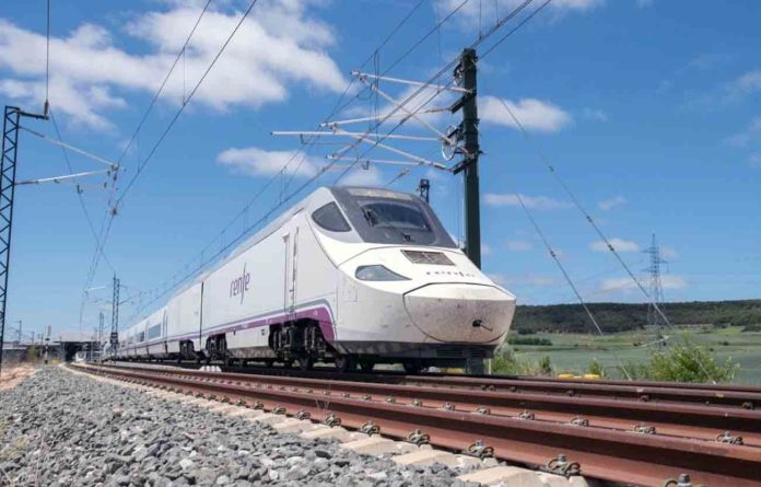 Tren Alvia S730 02