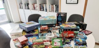 Tira y Mueve dona juegos de mesa a la AECC de Zamora para hacer más llevaderas las esperas