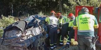 Cuatro heridos en un accidente entre una furgoneta y un turismo en la A-52