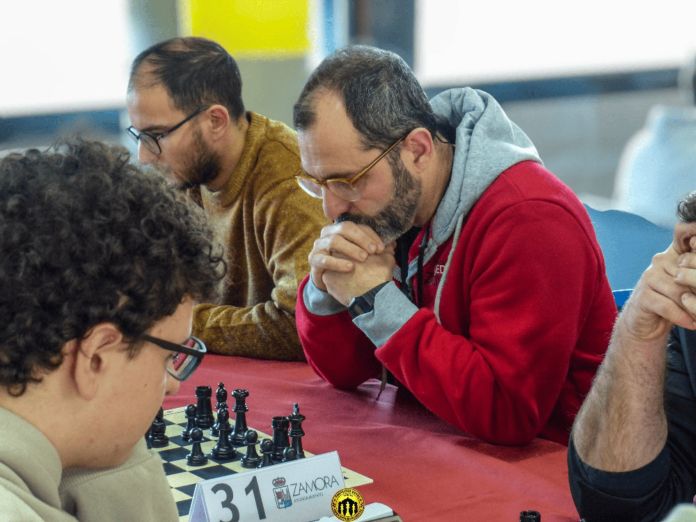 ajedrez torneo reyes