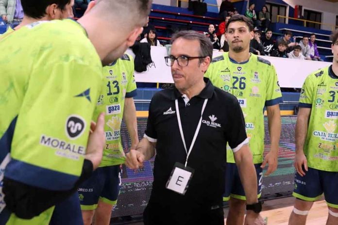 El Balonmano Zamora hace valer su liderato con una sólida victoria ante ...