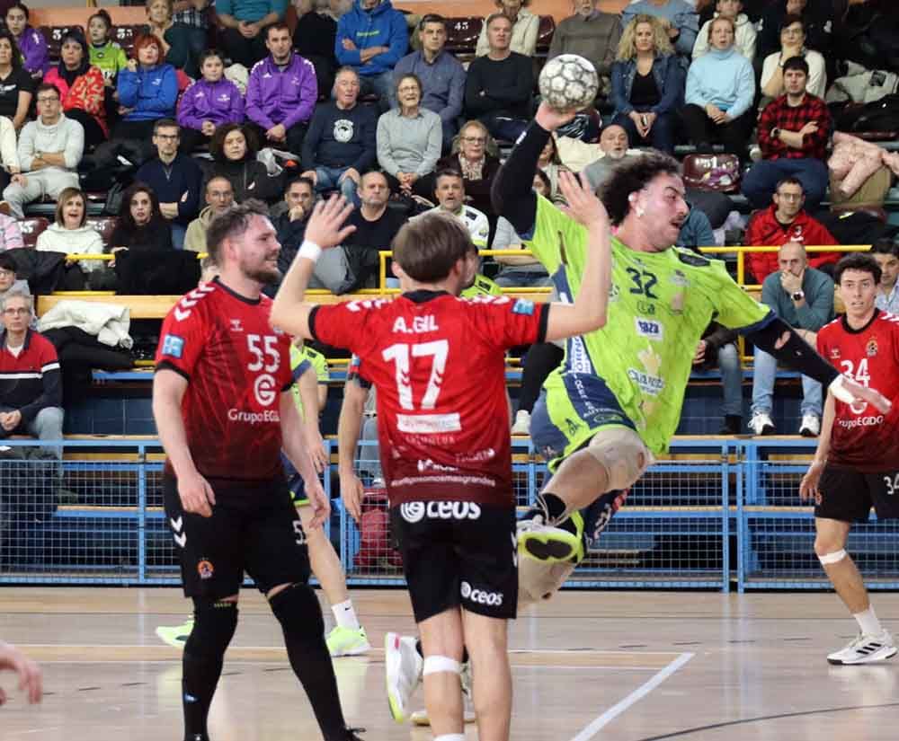 El Balonmano Zamora celebra su ‘lluvia de peluches’ con victoria ante ...
