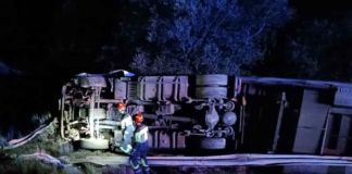 Un camionero de unos 60 años herido y atrapado tras una salida de vía en la N-631 a su paso por Rionegro del Puente