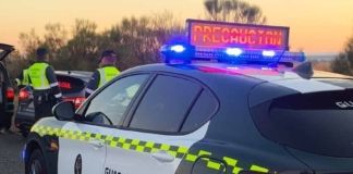 Un vehículo incendiado en la A-66 a la altura de Morales del Vino obliga a intervenir a los servicios de emergencia