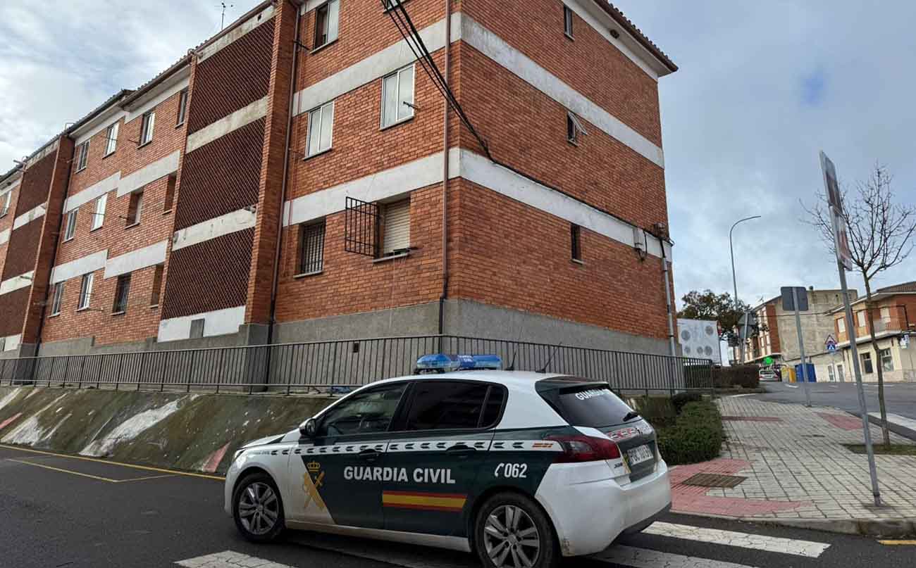 Herida una mujer tras precipitarse desde un tercer piso en Benavente al ...