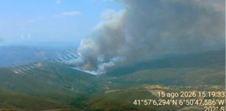 El incendio de Hermisende continúa en nivel 1 y mantiene 31 medios desplegados