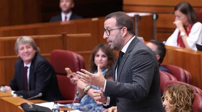 El PSOE denuncia en las Cortes el traslado de los 167 residentes de Los Tres Árboles a la nueva residencia de Vista Alegre