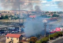 Espectacular incendio junto a la estación de tren de Zamora