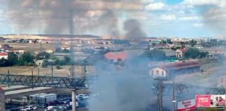 Espectacular incendio junto a la estación de tren de Zamora