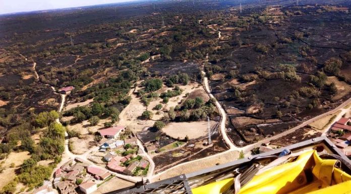 La imagen de la desolación que deja atrás el incendio de Fermoselle, desde el aire