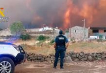 Tres carreteras permanecen cortadas por el incendio de Fermoselle mientras se reorganiza la atención a los evacuados
