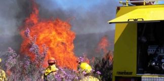 El incendio de Hermisende obliga a la evacuación preventiva de San Ciprián y Castromil