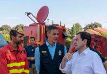 Mañueco apunta a una posible imprudencia como origen del incendio de Fermoselle y garantiza ayudas para los afectados de Sayago