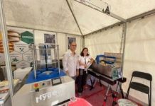Aquí se corta el queso en FROMAGO: maquinaria pensada para pequeñas queserías