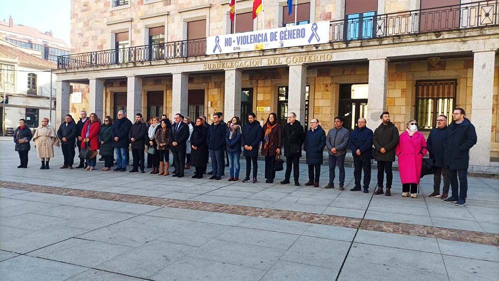 minuto silencio mujer asesinada subdelegacion