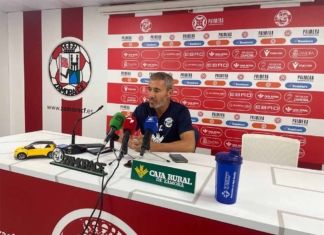 Óscar Cano pide al Zamora CF «ponerse el mono de trabajo» para reaccionar ante el Arenas