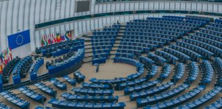 Un joven de 22 años lleva la reapertura de la Vía de la Plata al Parlamento Europeo y denuncia el abandono del oeste español