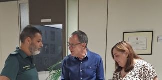 Casi una decena de medios estatales de cuatro comunidades apoyan la extinción del incendio de Hermisende