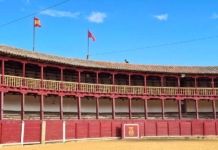 Comienzan las obras de mantenimiento y reparación de las cubiertas de la plaza de toros de Toro
