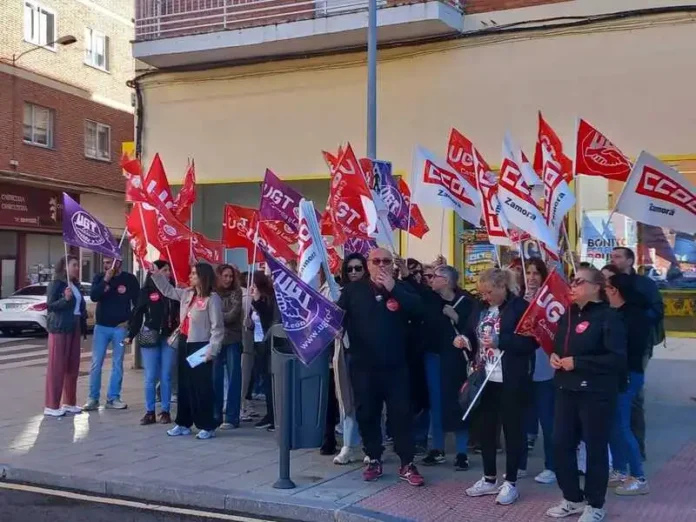 protesta trabajadores alimerka