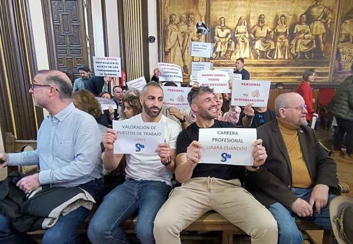 Los sindicatos denuncian el «colapso absoluto» de la Concejalía de ...