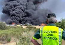 El Ayuntamiento de Zamora moviliza a bomberos fuera de servicio por la gravedad del incendio declarado en Roales del Pan