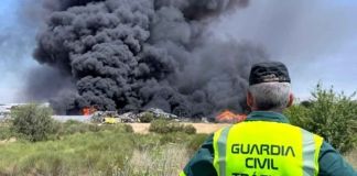 El Ayuntamiento de Zamora moviliza a bomberos fuera de servicio por la gravedad del incendio declarado en Roales del Pan