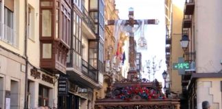 Zamora acompaña a la Santa Cruz en una soleada mañana de devoción