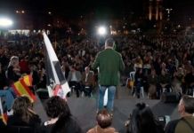 Vox reúne a más de 1.300 simpatizantes en La Marina en un acto multitudinario con Santiago Abascal