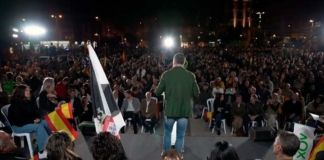 Vox reúne a más de 1.300 simpatizantes en La Marina en un acto multitudinario con Santiago Abascal
