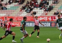 El Zamora CF deja escapar la victoria ante la Ponferradina en un derbi marcado por la polémica arbitral (1-1)